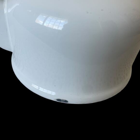 Le Creuset 2.1 Litre/2.2 Quart White/Ivory Tea Pot - Picture 10 of 16